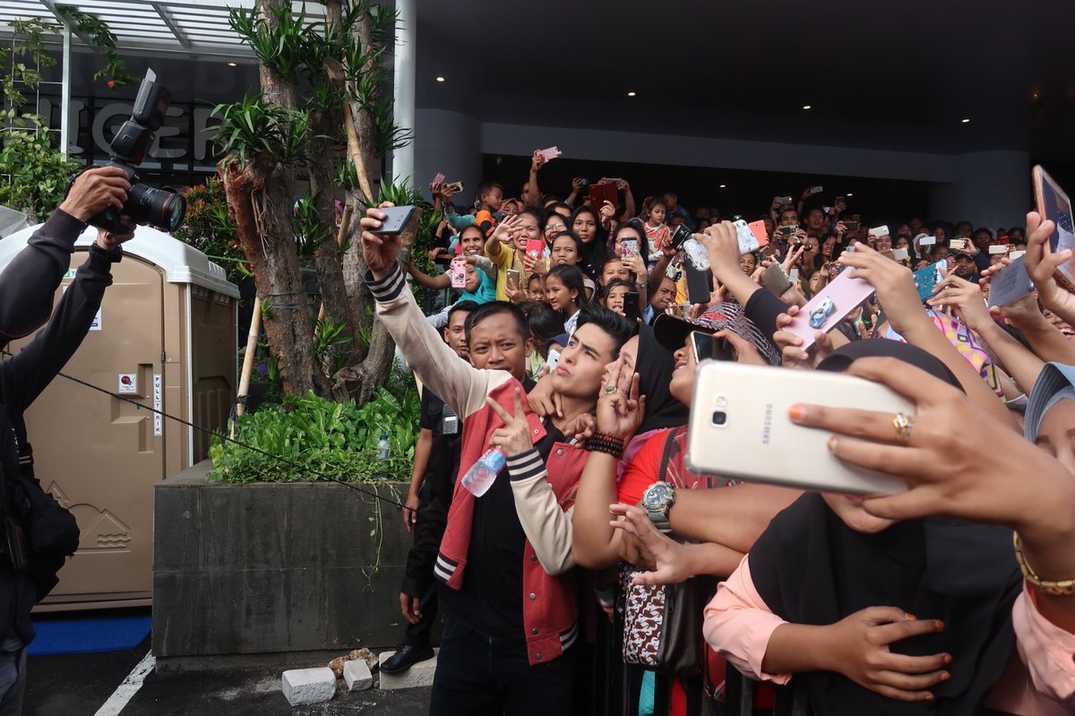 showbizjeff's tweet photo. pinoy actor @teejaymarquez sikat ngayon sa indonesia, isa sa mga bida sa hit teleseryeng “Siapa Takut Jatuh Cinta” @ABSCBN_Showbiz @ABSCBNNews https://t.co/dGX4va5tTw