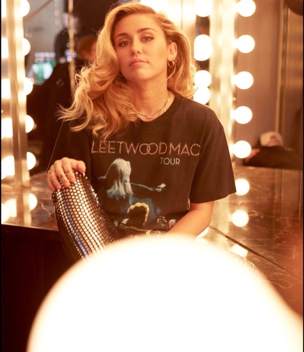 MileyCyrus's tweet photo. Thinkin back on this week/weekend and how beyond incredible it's been! Such an honor to perform for these legends! https://t.co/UxHOVxwCli