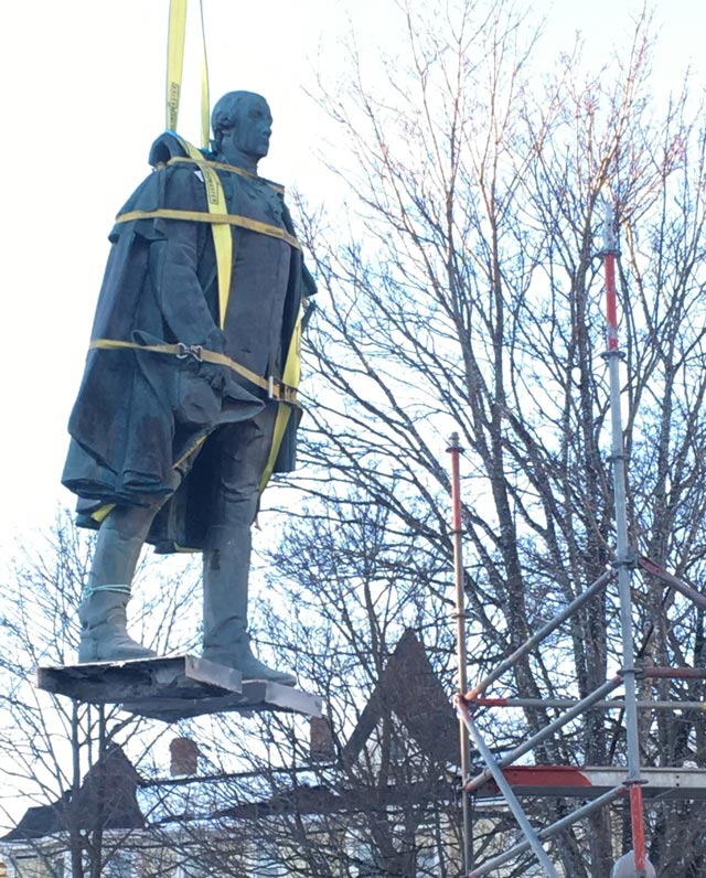 APTNNews's tweet photo. Cornwallis statue removal marks historic day for Mi’kmaq https://t.co/HUqBfTF5LH @JustinBrakeNews https://t.co/1lq4513lZ4