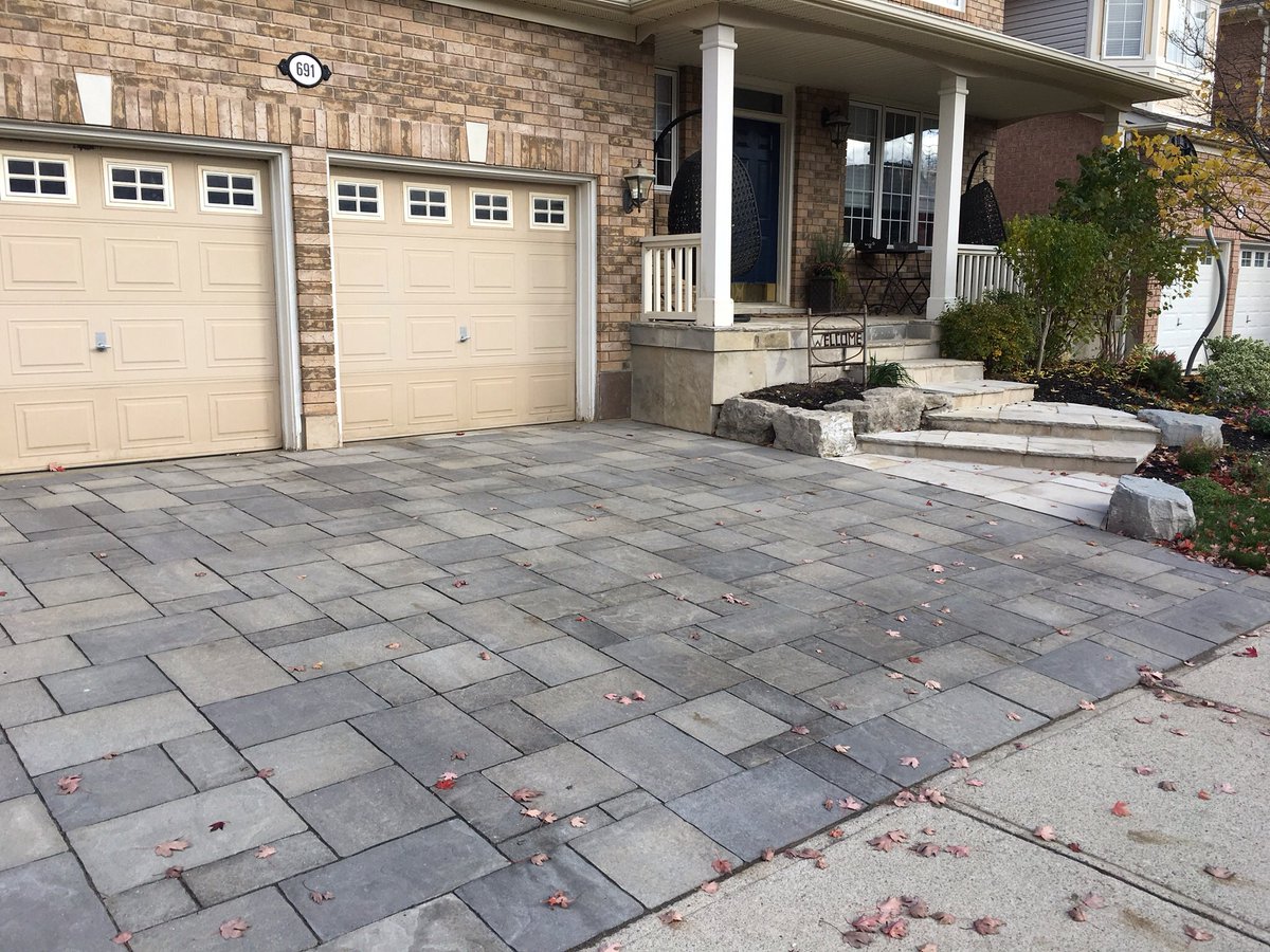 #nationallandscape #interlockingstone #unilock #Windermere #driveway