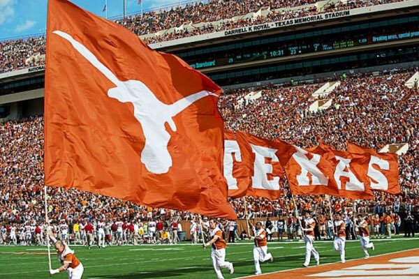 Md24jr's tweet photo. I want to say I am blessed to have received my 10th Division 1 offer from the University of Texas... #GoLonghorns π€πΎπ§‘βͺοΈ https://t.co/pHa2EAOUnv