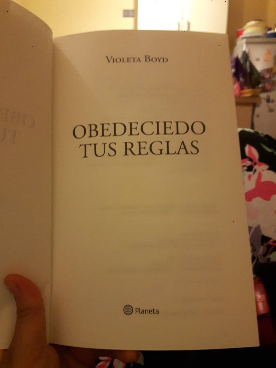 yesse183's tweet photo. Ayer fui a la libreria antartica en temuco, los libros estan sellado por lo que no pude ver su contenido. Una vez en casa me di cuenta de este error. Que les parece?? Es extraño encontrar estas faltas y quizas cuantos libros se encuentren en la misma situacion. @PlanetaLibrosCh https://t.co/5Jdbji3WM2