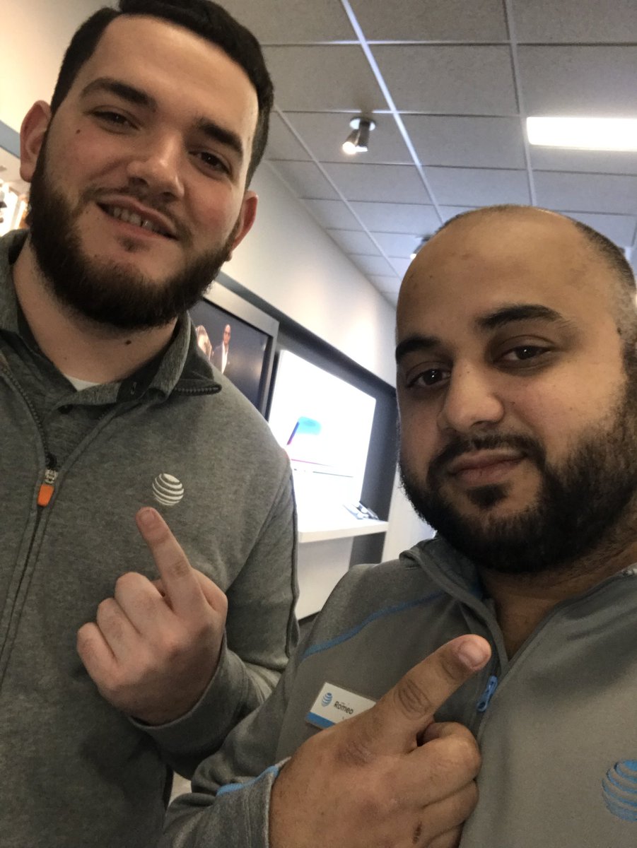 Back 2 back on DTVNOW!!! #entertainmentfirst #bestfriends <a href="/RGordon_757/">Roger Gordon</a> <a href="/404girl/">Betsy Francis</a> <a href="/jd4180/">John Denning</a> <a href="/NorfolkSquare/">Bryan Gallego</a> <a href="/TrevorC2323/">Trevor Collins</a> @StevoPoly17