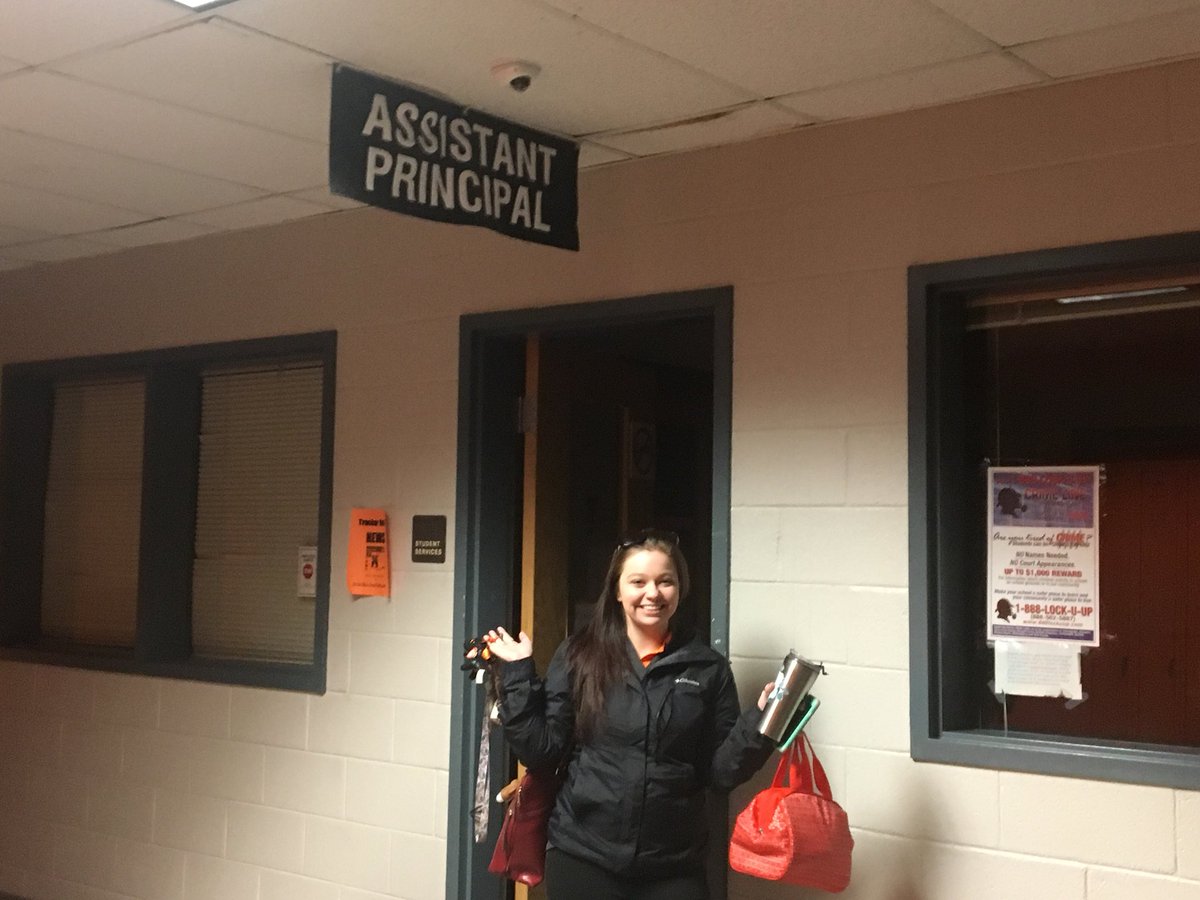senoramcewan1's tweet photo. Magistra Stone hitting the halls of CHS before the lights were even on !! That’s commitment to excellence!! https://t.co/GC782EK50Z