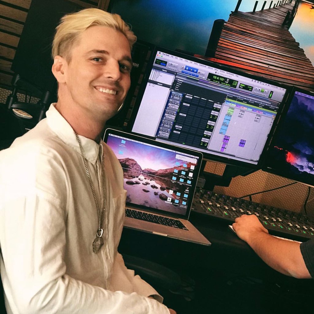 Aaronators4Life's tweet image. #NewProfilePic