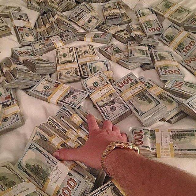for_billionaire's tweet photo. #money #cash #green #photography #instapic #dough #bills #crisp #benjamin #benjamins #franklin #franklins #bank #payday #hundreds #twentys #fives #ones #100s #20s #greens #photooftheday #instarich #instagood #capital #stacks #stack #bread #paid https://t.co/RGF7GT4ZCS