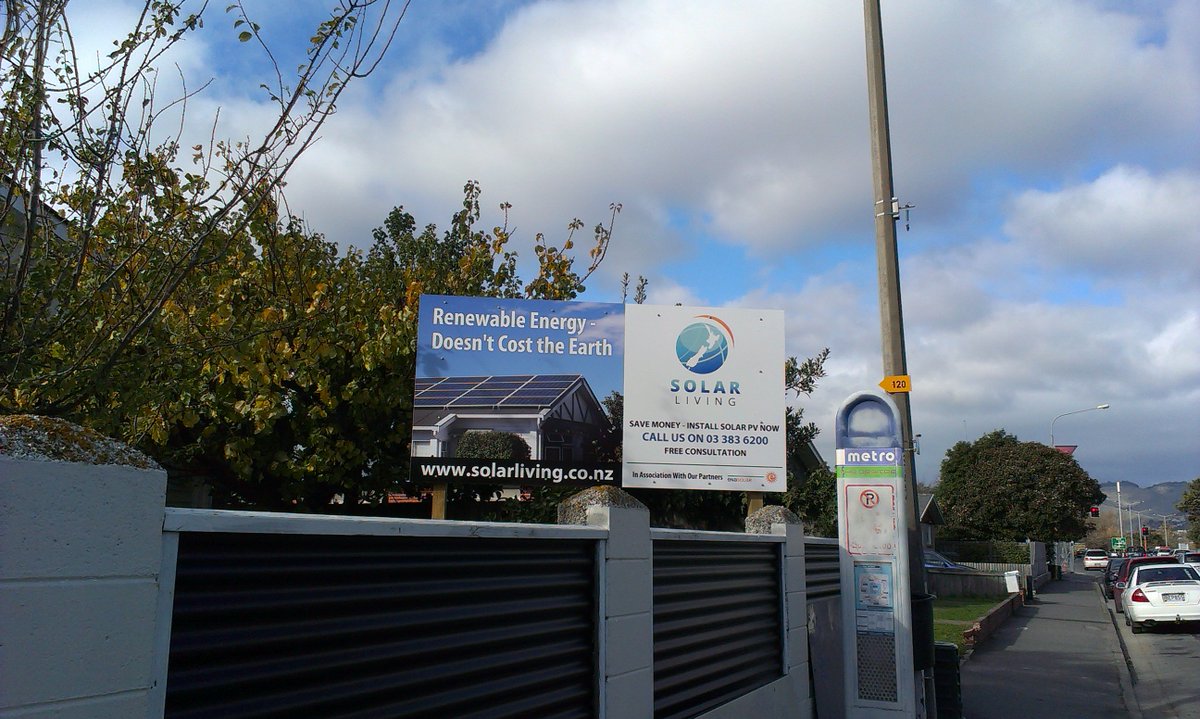 SolarLivingNZ's tweet photo. Renewable energy doesn't cost the earth! Let us know if you want to reduce your home's running costs and make a greener change in 2018. https://t.co/KDII8oytpY
