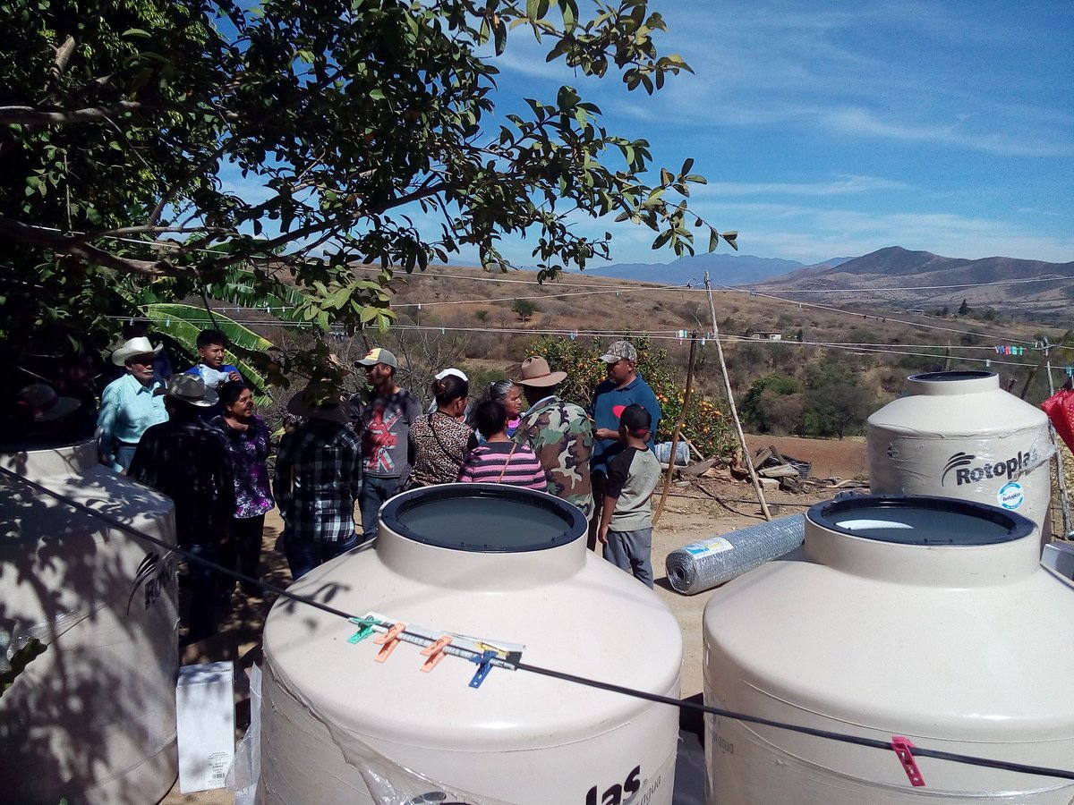 Felix_Gtz_P's tweet photo. Acompañamiento de la IES Oaxaca en la entrega recepción de activos de proyectos de producción de hortalizas @PesaOaxaca en #Guegovela con la @Adrs_Zaachila @RigobertoGomez_ @LinoVelazquez @PESAMEXICO @SAGARPA_Oax @_rubenluna @MCSProductores @veroejg https://t.co/1NfuMkZVn4