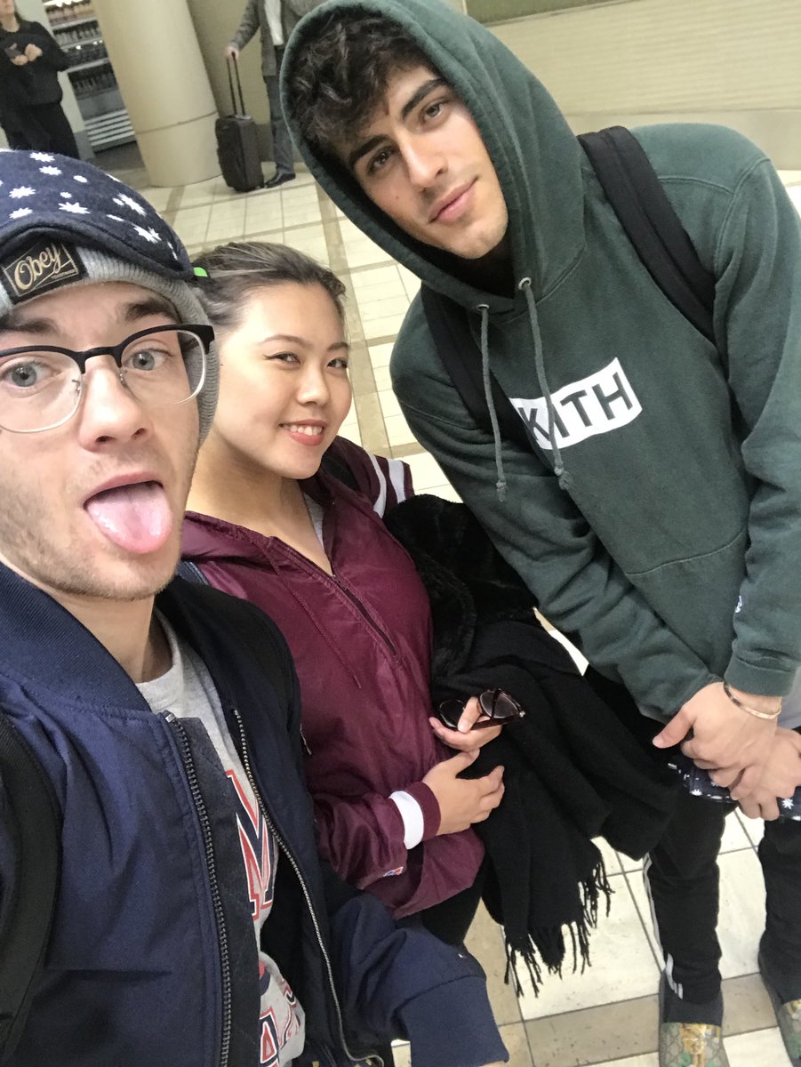 cs143_xo's tweet photo. I was freaking out yesterday!!!!
I was on the same flight with jack and Jack from NY to LA. 😍💕
@JackJ @jackgilinsky @JackAndJack https://t.co/txPKVlBDiD