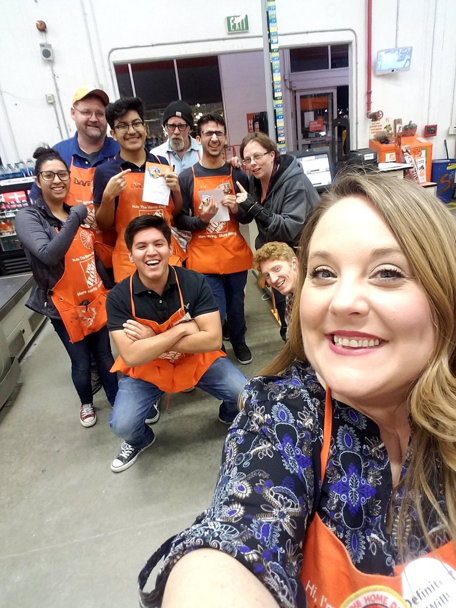 chelzyb20's tweet photo. Double the Alex!!! Fantastic job to both Alexs'!!! Alex D90 cashier of the month &amp; Alex D96 operations of the month !! Fantastic job team !!! https://t.co/vqF4oonn4a