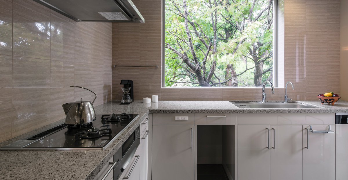 Houzz Japan on Twitter &quot;《Houzzで相談》L字型キッチンの角に炊飯器やレンジなどの家電を置くためにラックや棚を探し