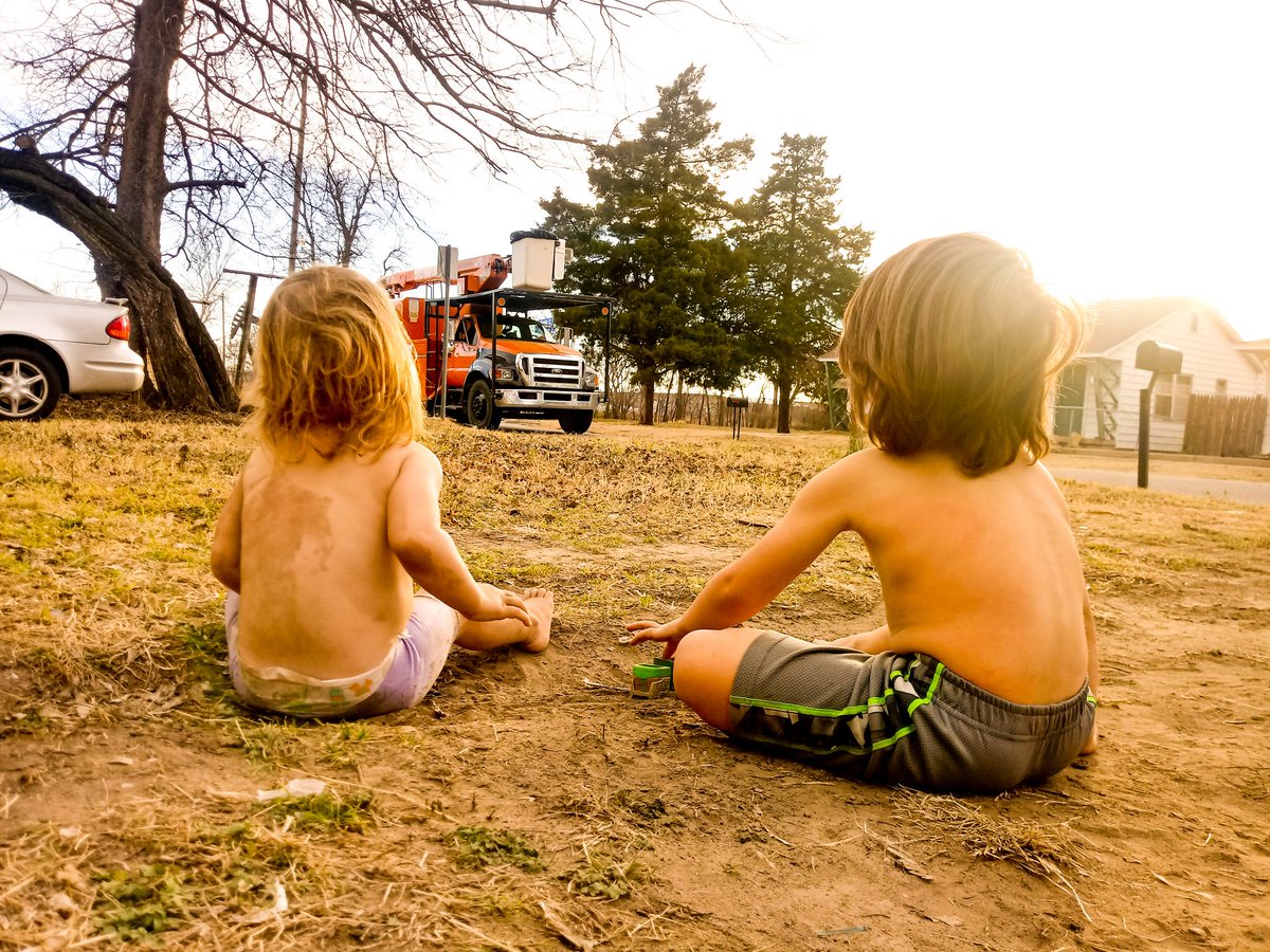 EddieMillsYT's tweet photo. @ThatDarnBatEMG Our kids are my 🌎 and my ❤ way better than youtube or social media any day. Made with @Lightroom for Android and advice from @petermckinnon lol
#Oklahoma #RaisedInOklahoma https://t.co/ZLQccEnTvy