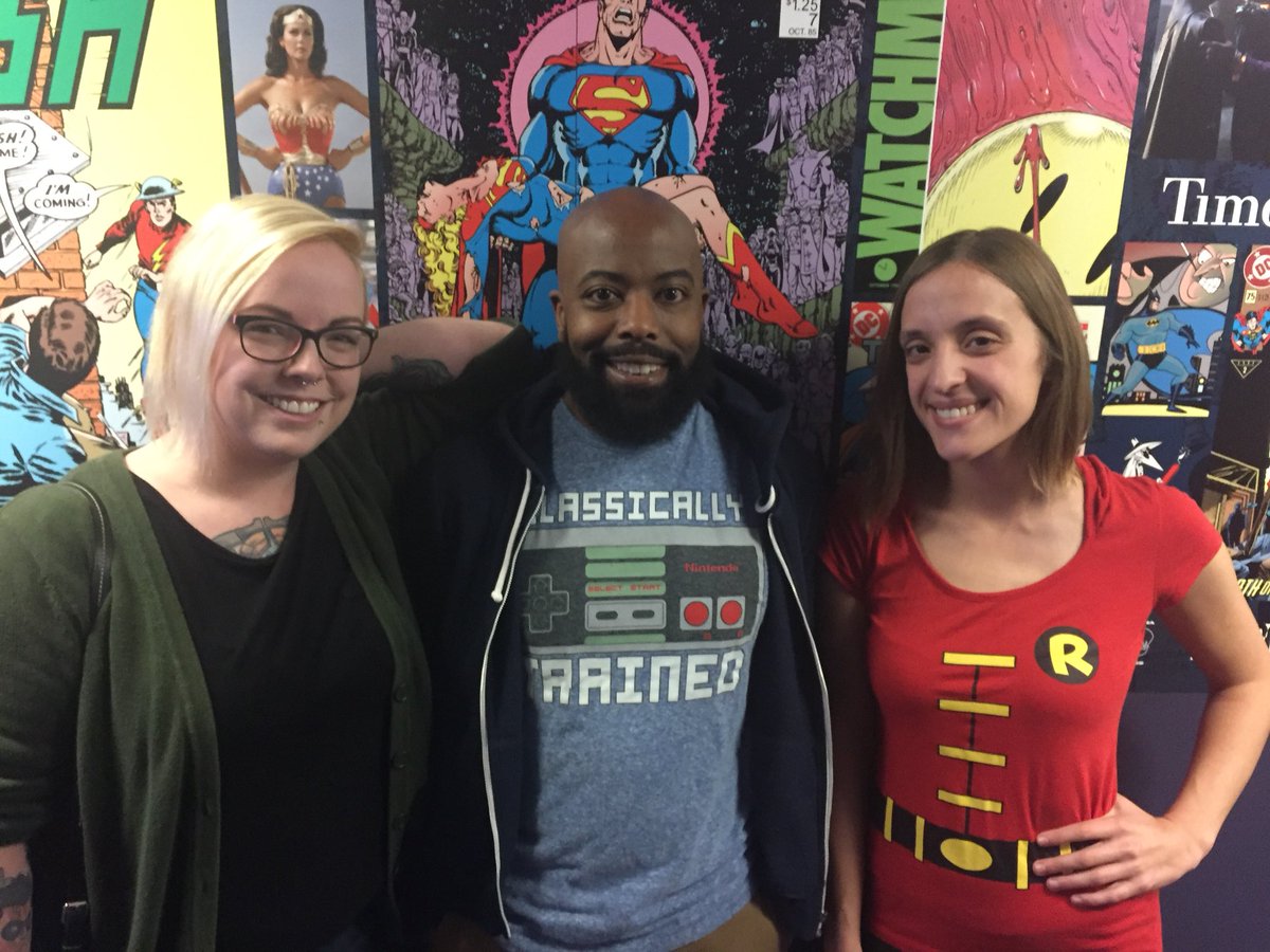 AshleyVRobinson's tweet photo. 3/5 of the #DCTVCouchClub in the same place at the same time!! https://t.co/rVEubDz23k