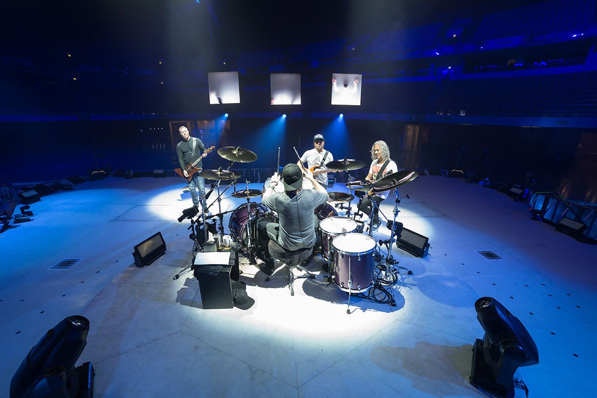 Crew have been in Lisbon for 3 days loading in all the gear and testing all that they could test to get ready for the show tomorrow! Band have been here for the past two nights rehearsing and kicking the dust of the tires! Photo by Brett Murray