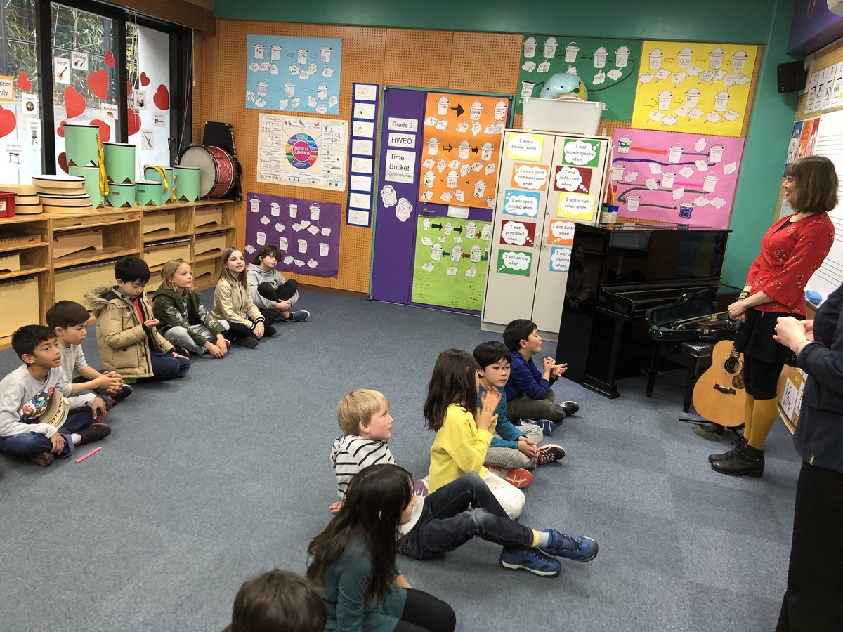 3NYIS's tweet photo. 3N meets our visiting musician Kathryn Claire! #yislearning https://t.co/wVr2swa87w