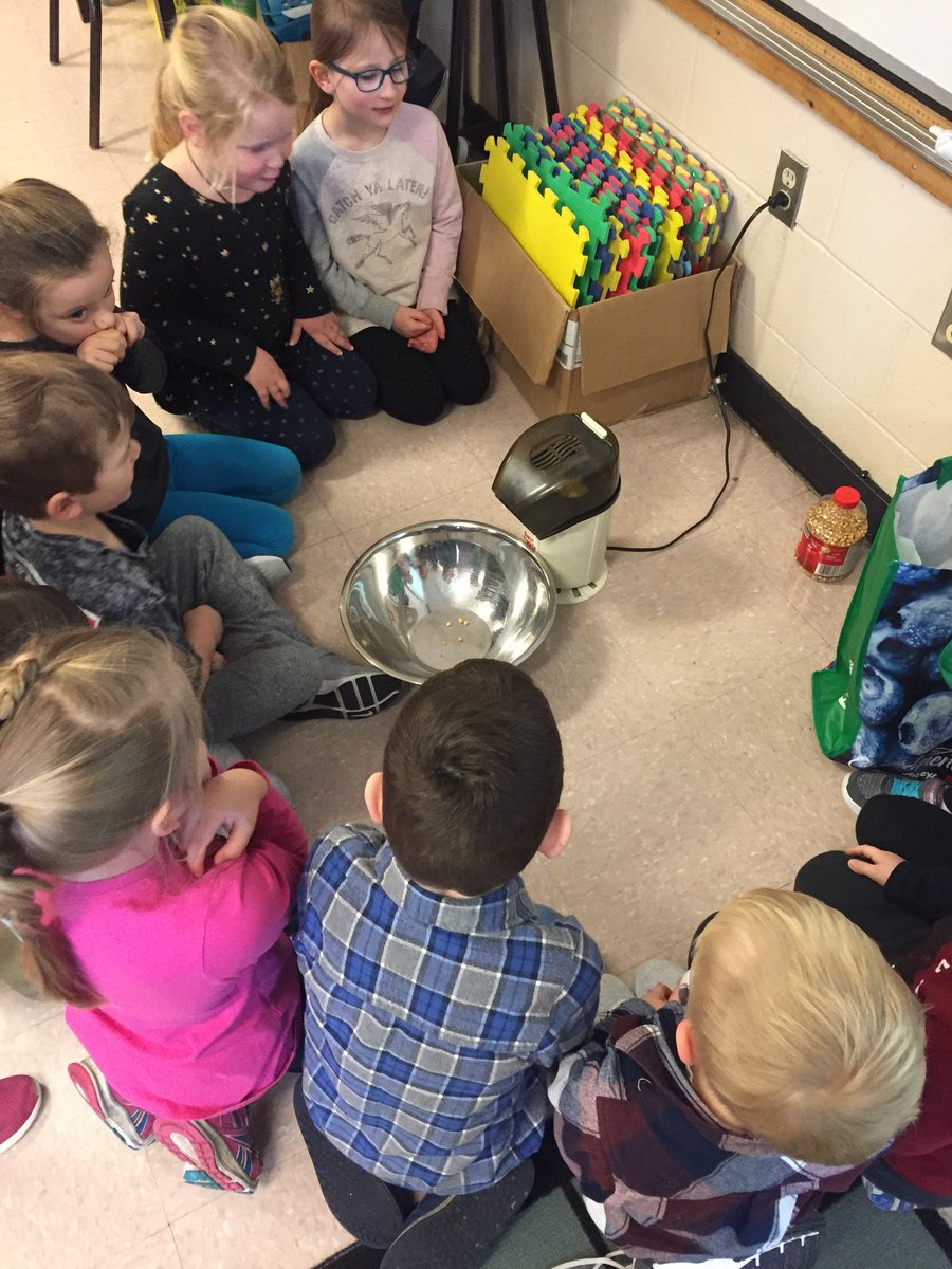 MissMurray07's tweet photo. Learning about our 5 senses with some air popped popcorn! #yummyfood #excited #experiences @ssrsbbes https://t.co/GcHWp90aNo