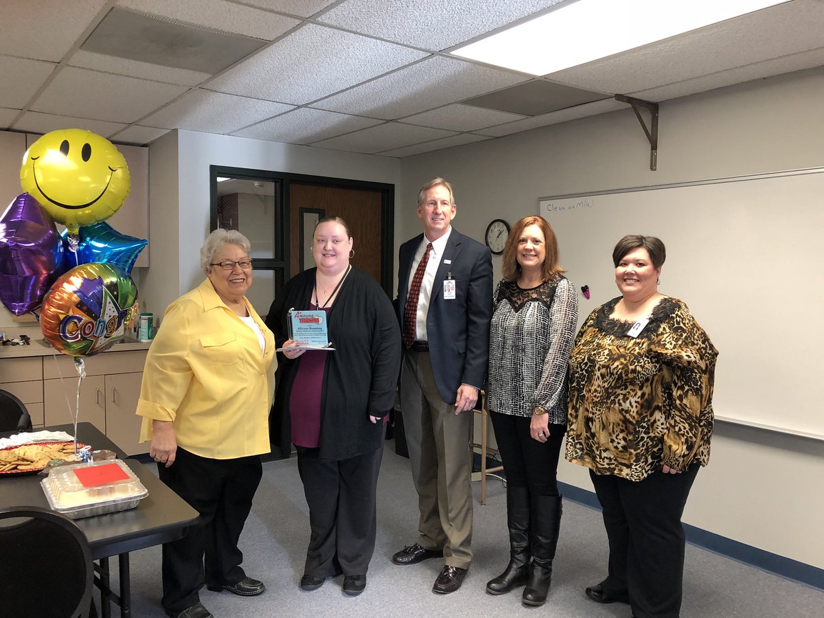 MobrayKelly's tweet photo. December Amazing Teacher was named today at The SALINA Adult Education Center sponsored by Bank VI and Salina Journal! Congrats Allyson Ronning!!! #WeAreUSD305 https://t.co/VQLmqbVddq
