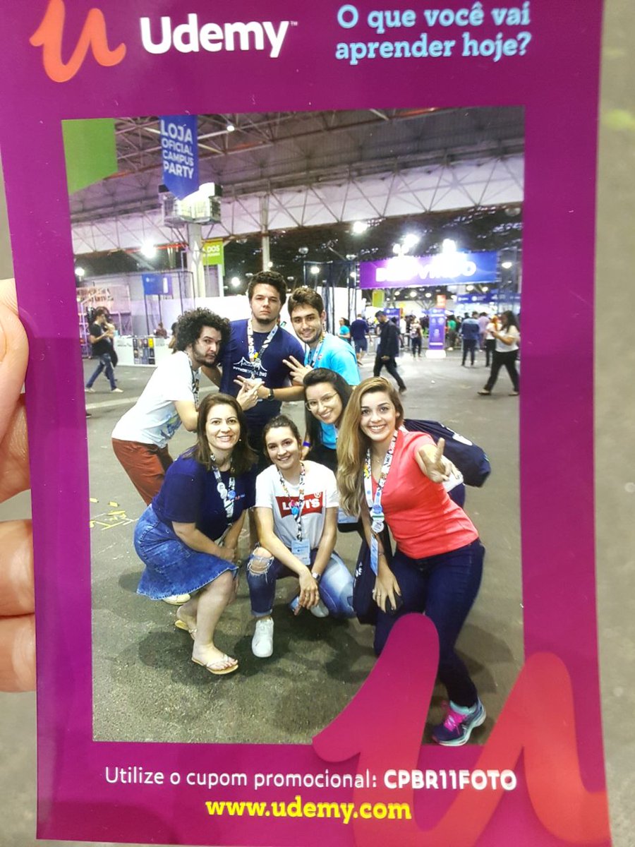 BittenMilGrau's tweet photo. A caravana #suldomundo passou no stand da @udemy_brasil aqui na @CampusPartyBRA e tirou essa foto massa! #CPBR11 https://t.co/ASDbiNLjrX