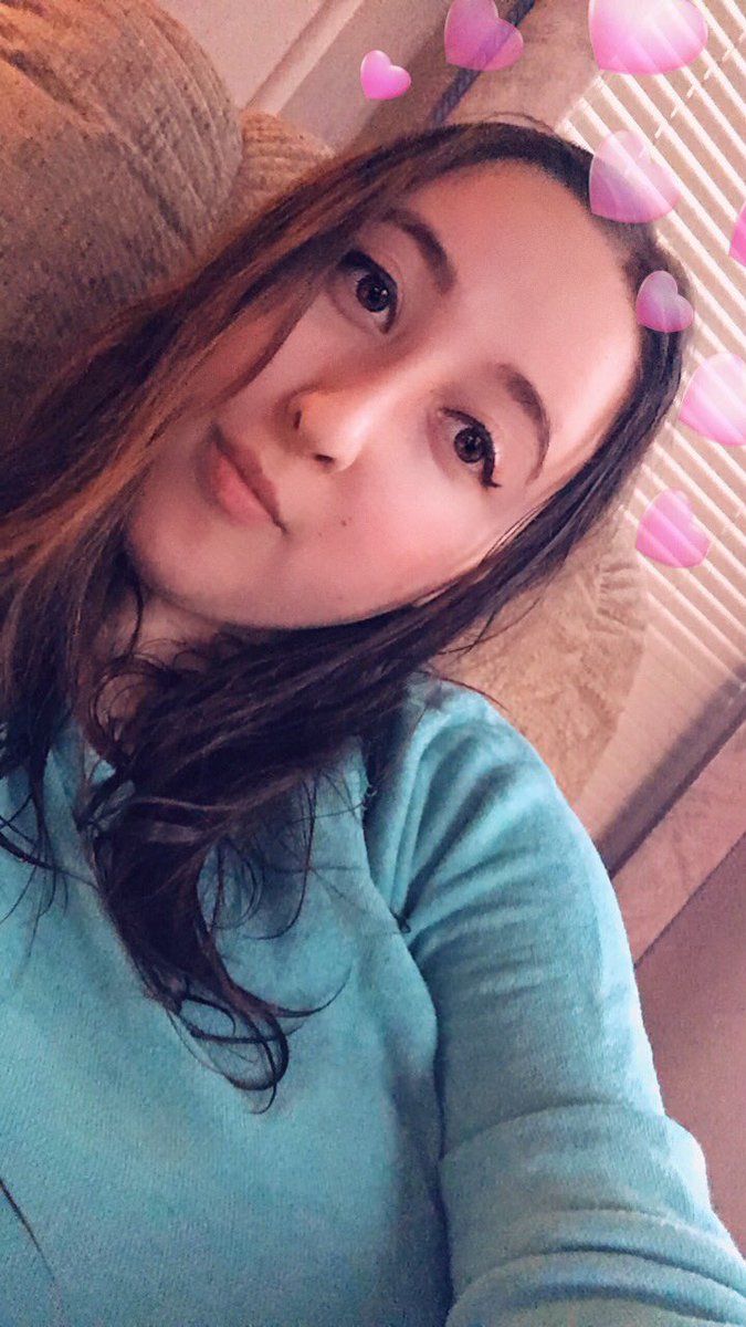 annachiiue's tweet photo. My face feels smooth and moisturized and I smell like rose water I feel good today. ♥️✨ https://t.co/VyLnDrtIsT