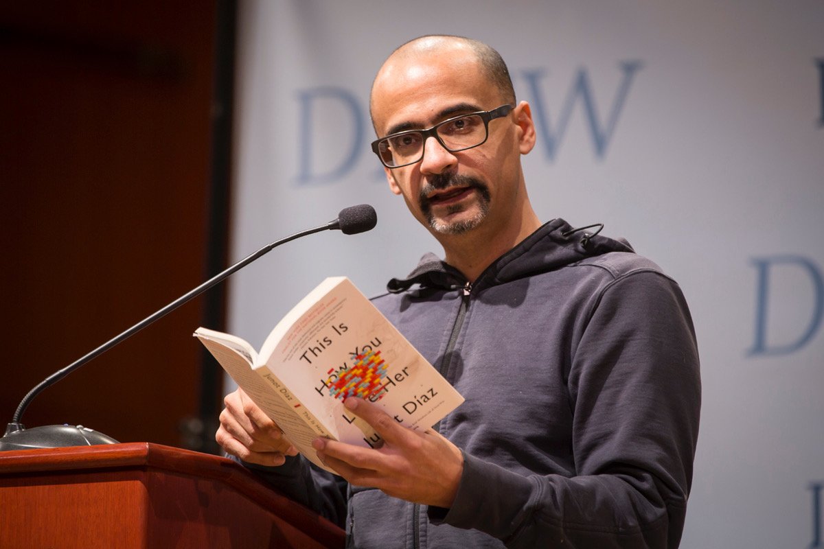 AndreaLChapin's tweet photo. Monday night @DrewUniversity at a packed Writers@Drew event @junotdiaz--fierce, focused &amp; awesome--read from This Is How You Lose Her &amp; spoke about culture, racism, politics, language, books, craft, masks &amp; much more. Perfect for SOTU eve! https://t.co/JrOX0sE6KJ