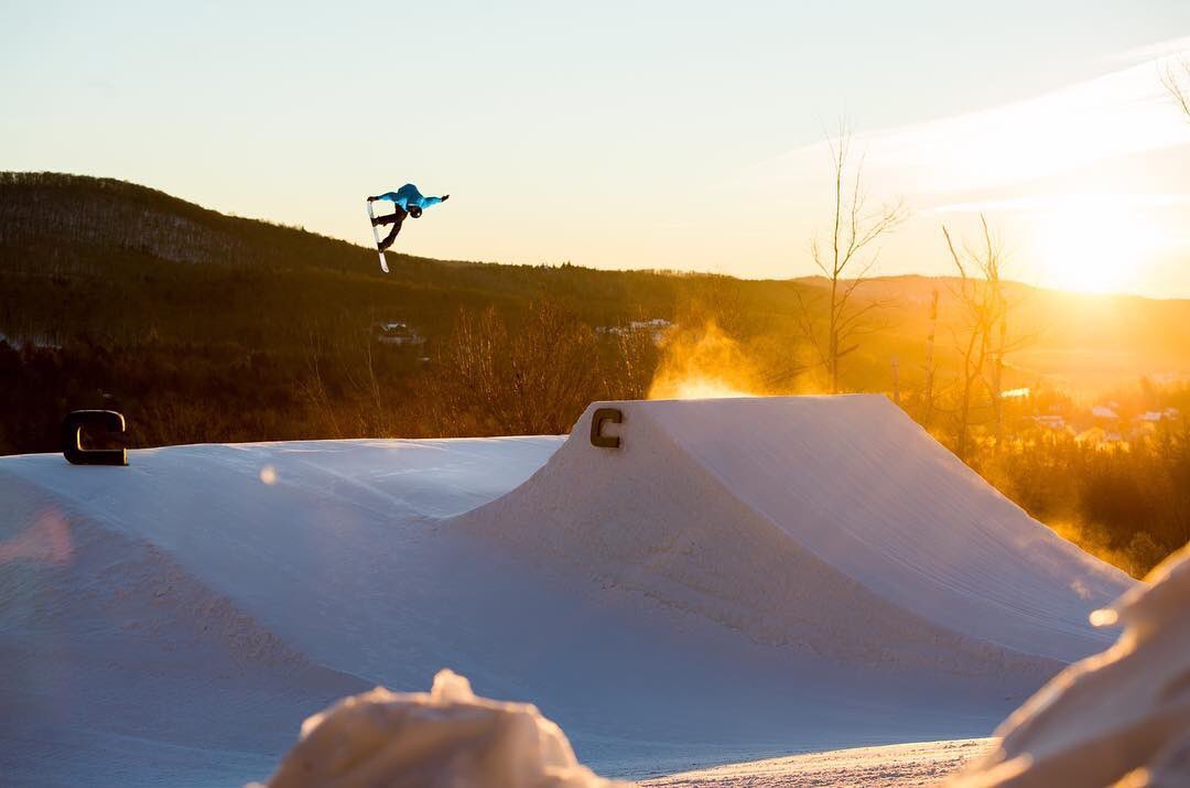 fliproducts's tweet photo. Team member @casey_willax knows how to #FLIhigh Learn how you can #getFLI by visiting our website.
https://t.co/kHwTvjM6uW
.
.
.
#FLÏ #fliteam #getfli #snowboarding https://t.co/4cCQwLrTd9
