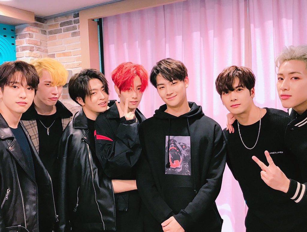 JiaersGom's tweet photo. THIS PIC IS ICONIC. I LOVE IT SO DAMN MUCH @GOT7Official #GOT7 #갓세븐
#MarkJae #JackBam #PepiGyeom #Jingyeom #Yugjin #LeaderJB https://t.co/DAGQLil9c4