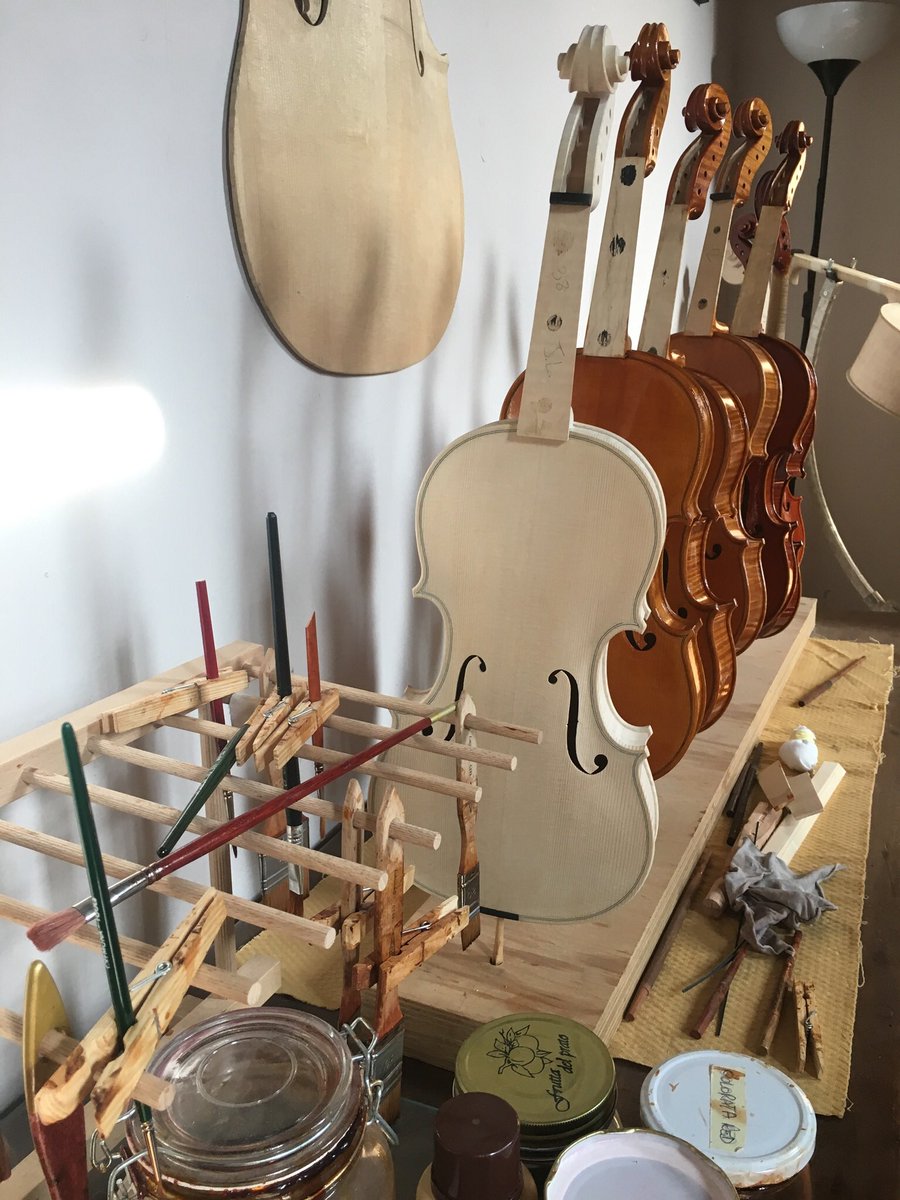 CosyStudio's tweet photo. Visitare Cremona e sue eccellenze. Academia Cremonensis #violinmakers #bowmakers #unesco #inLombardia https://t.co/NlvK2euLQH