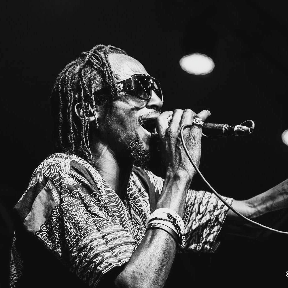 africaelevation's tweet photo. Sad to hear about the passing of one of Uganda's greatest musical talents, singer, dedicated song writer and entertainer, Mowzey Radio. Our hearts go out to his family, close friends and fans.  Rest with the angels. #RipMowzeyRadio https://t.co/AHM9VQv2Q5