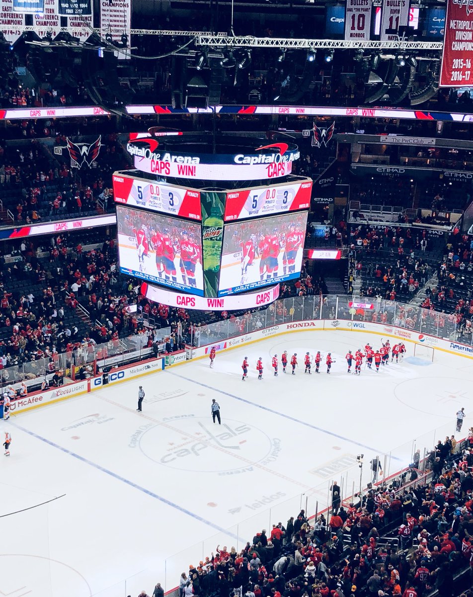 nataleezyv's tweet photo. Oh yeee Caps win on my birthday 😎🏒 #CapsvsFlyers #DC #5-3 #Dubbin https://t.co/Ma8OozOVzl
