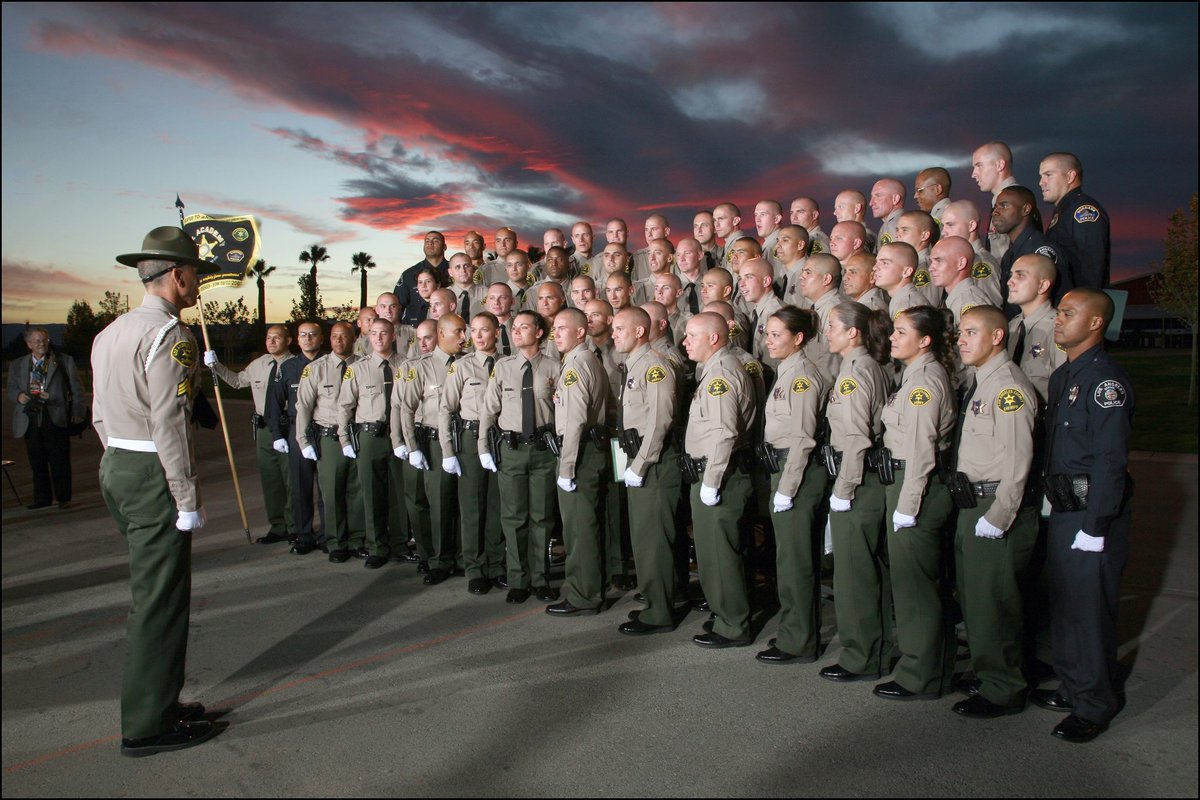 LASDHQ's tweet photo. ONLY 1 WEEK AWAY!If you know anyone who would make a great Deputy Sheriff Trainee or if YOU are that person, apply, just think by the end of the year you could be starting a new career.We will see you February 7, 2018. #LASDSTRONG 🚔💪 https://t.co/743clIbCDd https://t.co/aY73Gh9hZG