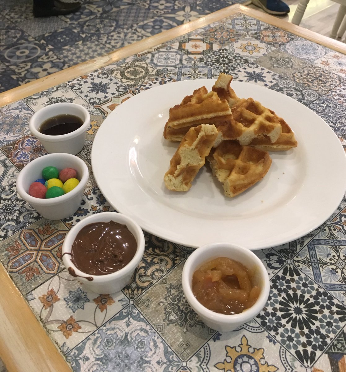 FbaiKids's tweet photo. For kids who looove waffles. There is a Waffle festival in town! what are you waiting for? Round up the gang &amp; head over to @GrandmamasCafe #KempsCorner #Mumbai for the best Waffle Festival in town. 
#FBAIlisting 
@FoodBloggerAI https://t.co/lFwe1fDu96