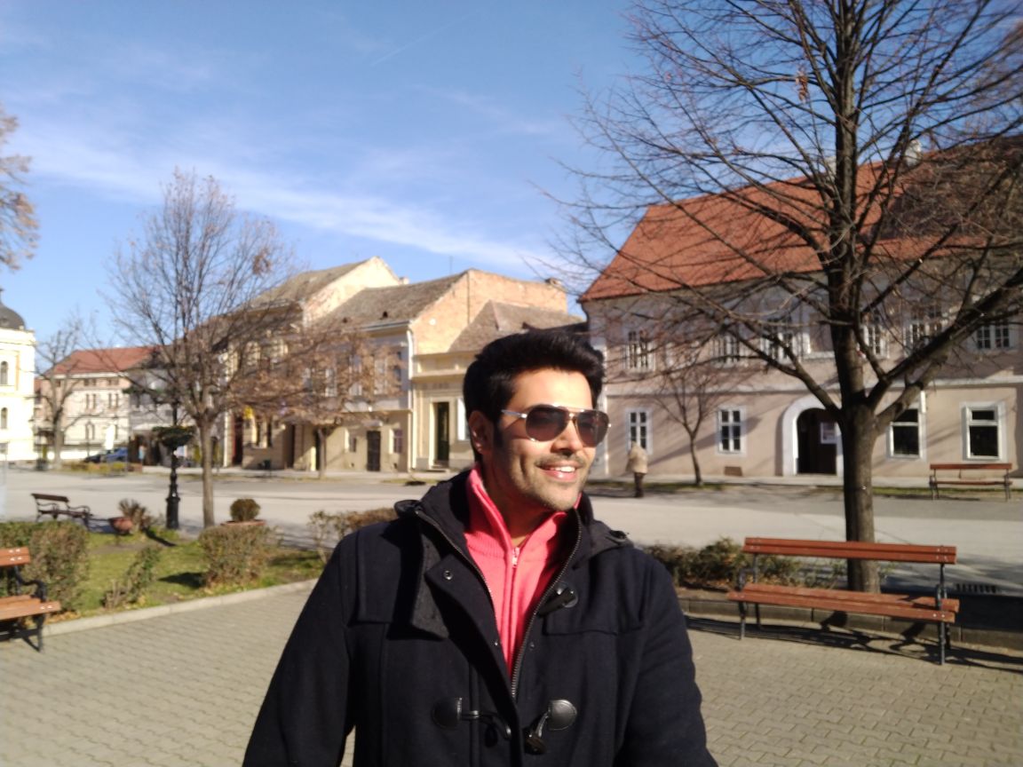 talk2ganesh's tweet photo. Good Morning Folks !! In the beautiful town of sremski karlovci in Serbia... Love the places where work takes me 😇😇 #AnActorsLife #traveldiaries https://t.co/aLPsaneLqH