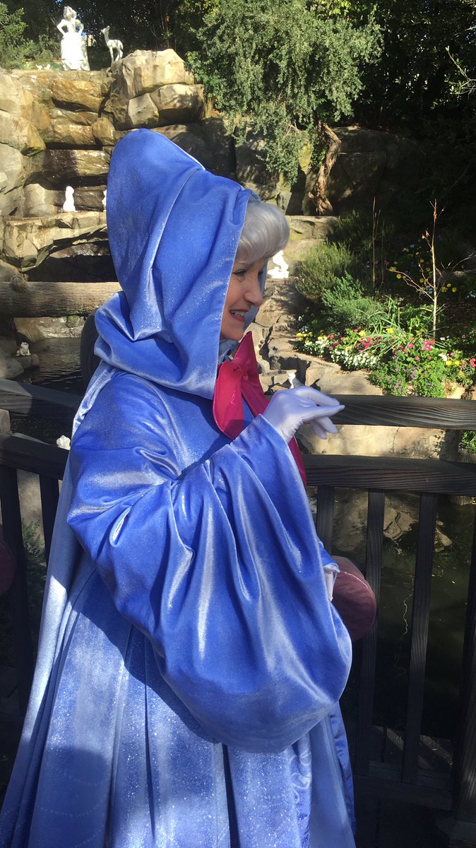 clevergrls's tweet photo. Look who we spotted at Disneyland! https://t.co/BQfSqsxVA2