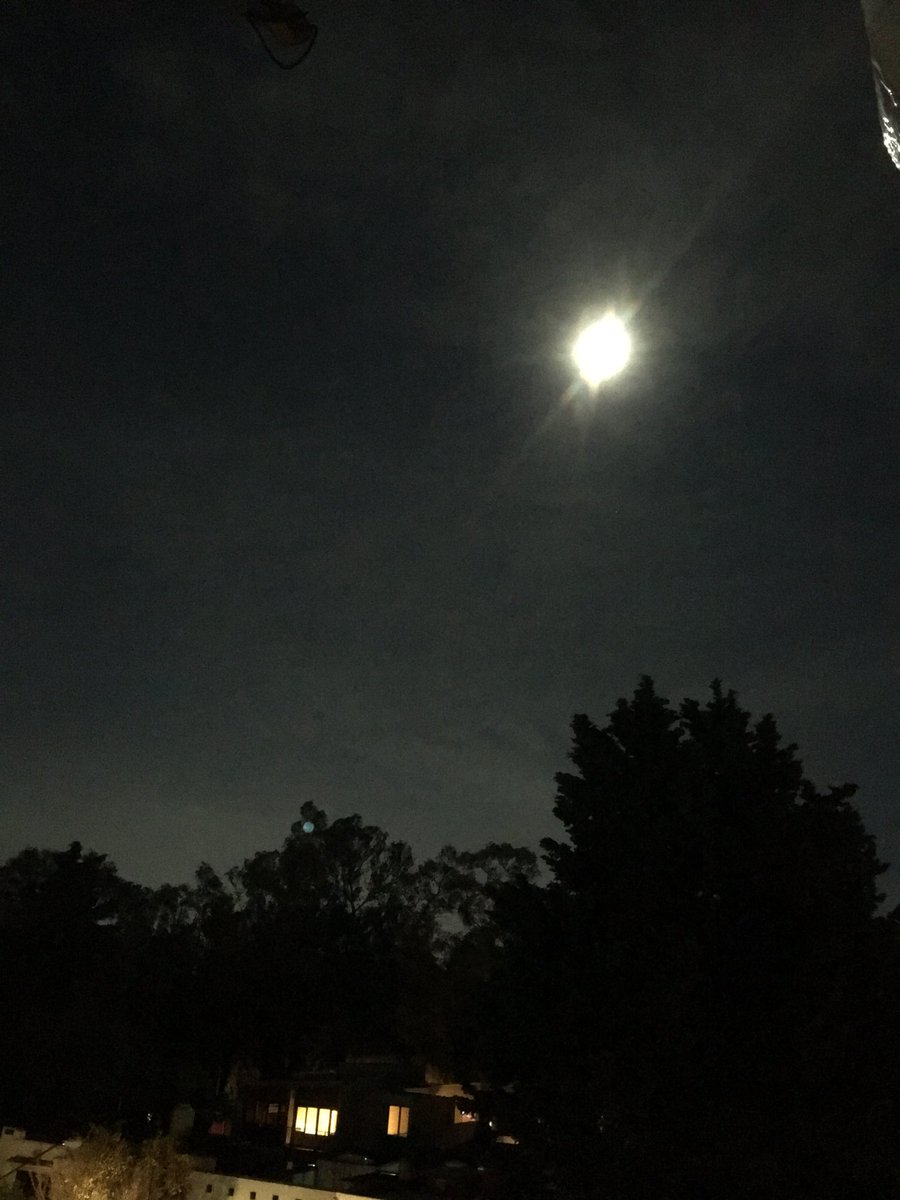 Secretsdespedid's tweet photo. #LunaLlena en CDMX  #SuperLuna https://t.co/M6YipJ6oKr