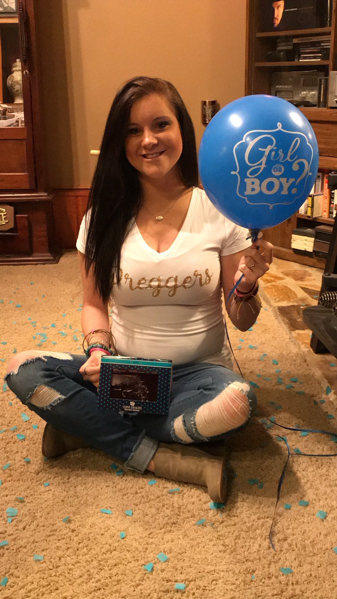ChelseaKiger10's tweet photo. Mommy’s little BOY!!!! You are my biggest blessing and I can’t wait till June to finally meet you! Look at a little view of his sweet face! I love you!💙 https://t.co/MzE1xrO7mH