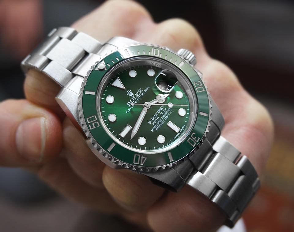 ViscountVin's tweet photo. Watch Thursday.  Rolex ‘Hulk’ Submariner 116610LV from 2011. The watch features a green ceramic bezel alongside a stunning green dial with white luminescent hour markers, stainless steel oyster bracelet , rotating bezel , automatic movment , sapphire crystal. #viscountvintage https://t.co/qtdMhszT8K