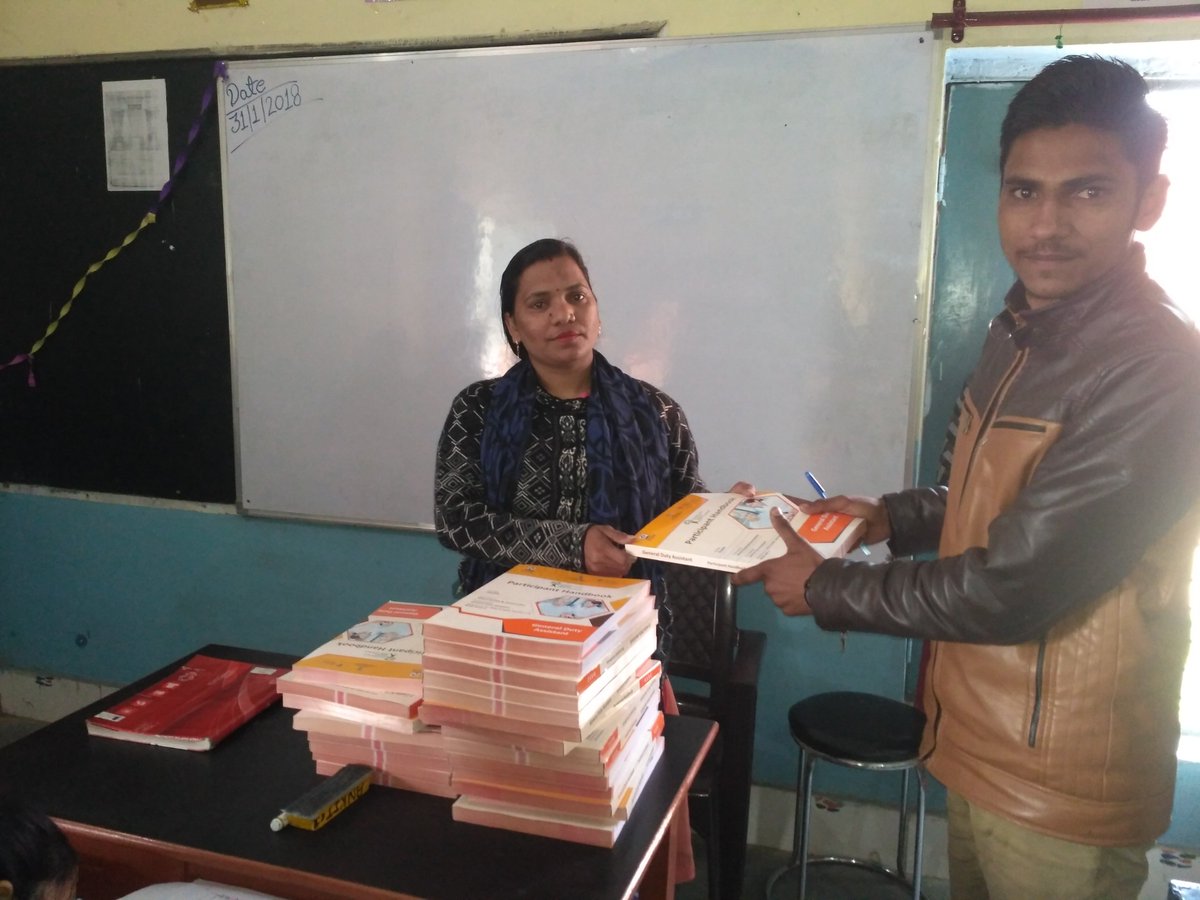 skill_anand's tweet image. Distribution of books by our admin Dr. Madhukar Gupta.
