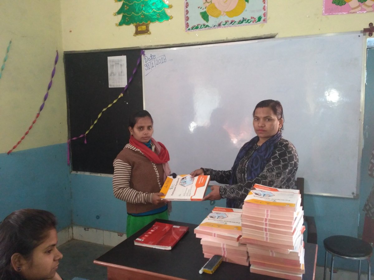 skill_anand's tweet image. Distribution of books by our admin Dr. Madhukar Gupta.