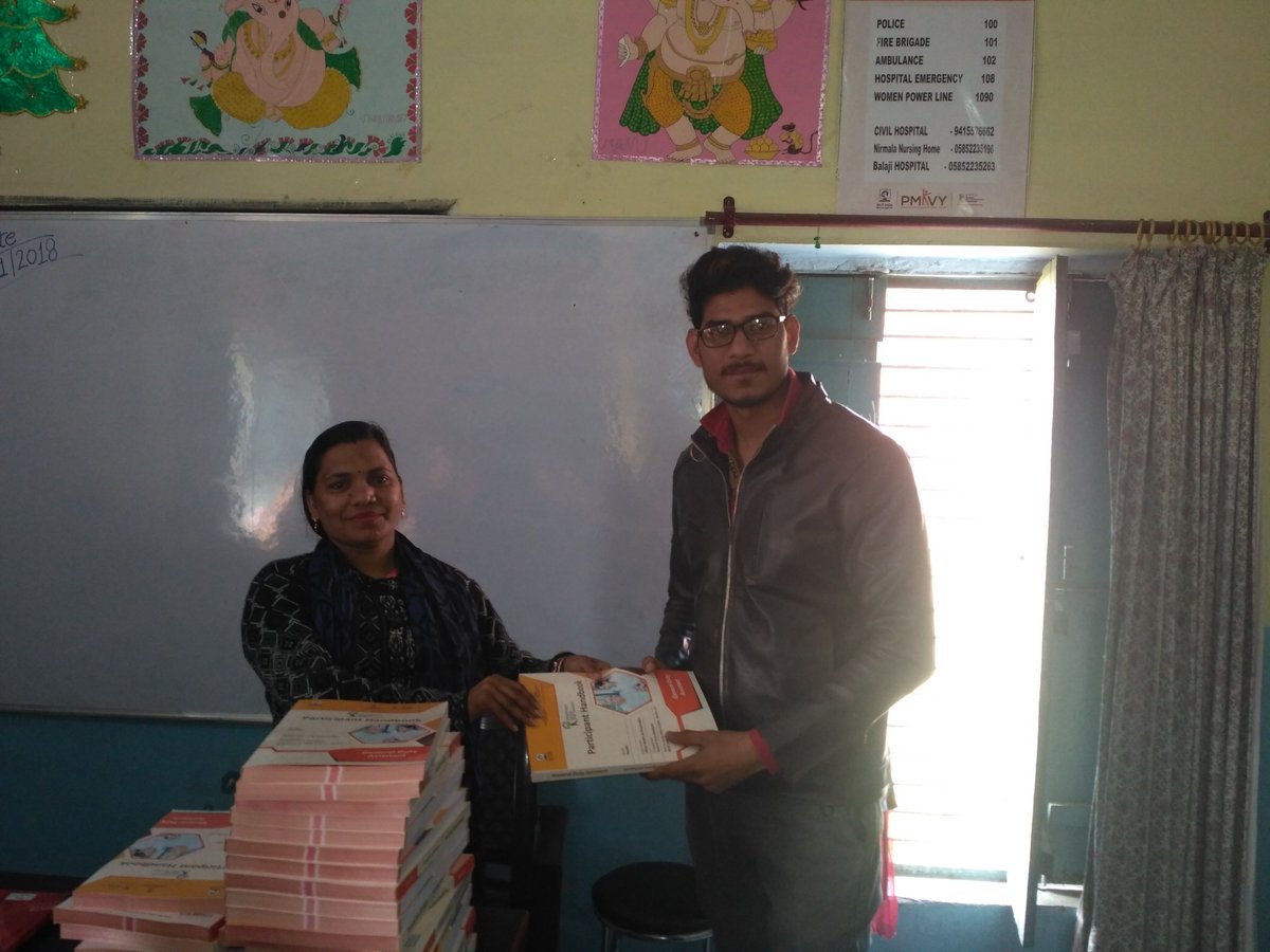 skill_anand's tweet image. Distribution of books by our admin Dr. Madhukar Gupta.