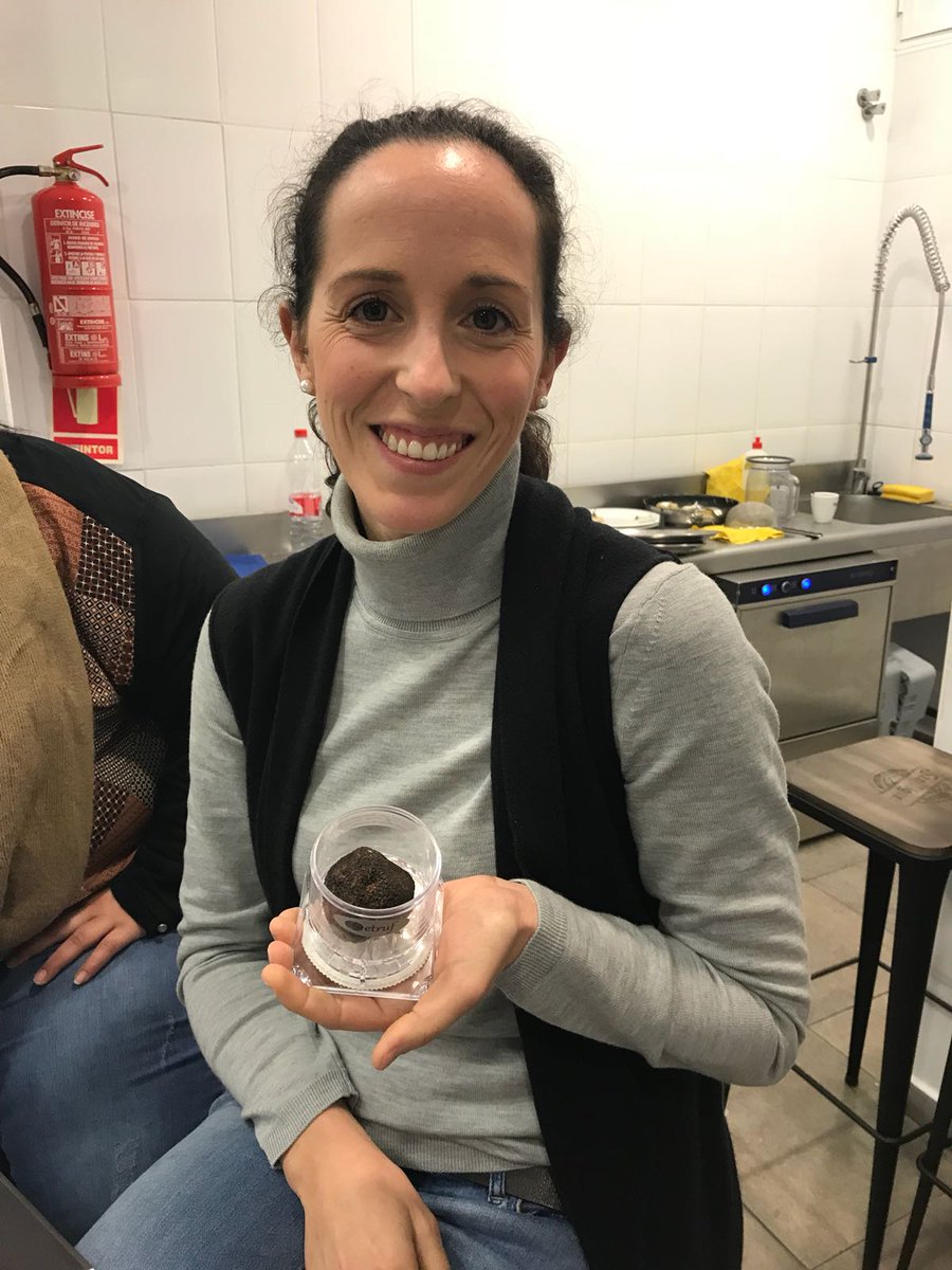 etruf_'s tweet image. Cómo se disfruta con el curso de @matteomanzato en la #KocinaGastrolab de @RichardATopChef y @Jordichef23 y además con #trufa de @etruf_ #Melanosporum