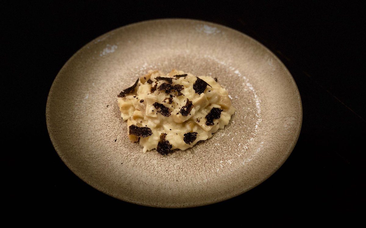 etruf_'s tweet image. Cómo se disfruta con el curso de @matteomanzato en la #KocinaGastrolab de @RichardATopChef y @Jordichef23 y además con #trufa de @etruf_ #Melanosporum
