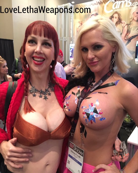 I also Ran into Alena Croft at the convention https://t.co/Ijvqq49qeC