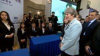 MasterEventsM's tweet image. La visita oficial de @theresa_may a Xina coincideix amb les sessions #ProtocolBritànic #ProtocolXinès q farem avui i demà 🇬🇧🇨🇳 

Fixeu-vos amb tots els elements q ja coneixeu (presidències, signatures, banderes, himnes...) Avui i demà ➕

ccma.cat/tv3/alacarta/a… via @tv3cat