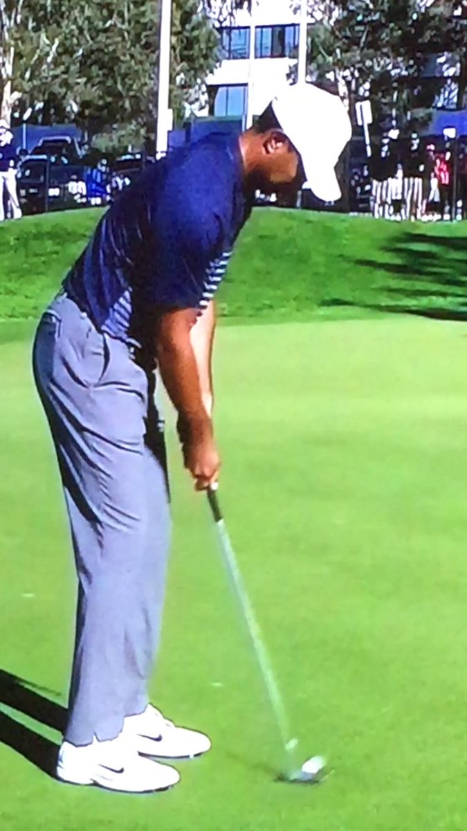 chambleebrandel's tweet image. The goal of every teacher should be the independence and self reliance of his student. Tiger’s father, with a little help from Ben Crenshaw, was a great teacher. It follows that Tiger, when it comes to his putting, can fix himself. #lightgrip
#putttothepicture
#righthanddrills