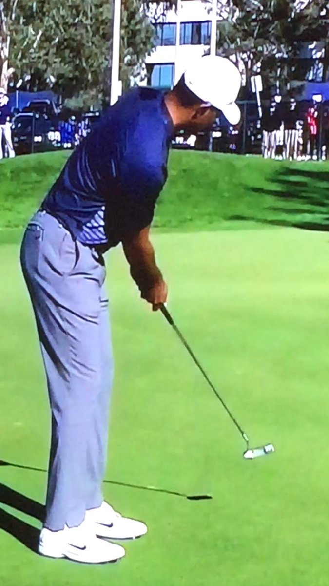 chambleebrandel's tweet image. The goal of every teacher should be the independence and self reliance of his student. Tiger’s father, with a little help from Ben Crenshaw, was a great teacher. It follows that Tiger, when it comes to his putting, can fix himself. #lightgrip
#putttothepicture
#righthanddrills