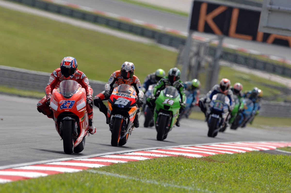 Official_CS27's tweet photo. #TBT to the Malaysia GP in 2007. https://t.co/igHm7tfFLf
