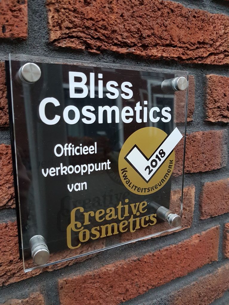bliscosmetics's tweet photo. Yes ook in 2018 hebben we weer het #creativecosmetics keurmerk te pakken. 

#minerals  #blisscosmeticsveenendaal #mineralmakeup #natural #foundation #blush #bronzer #gezond #lips #eye #eyemakeup #shine #lovemakeup #biologisch #vegan #veganlife https://t.co/fmGpYqnytb