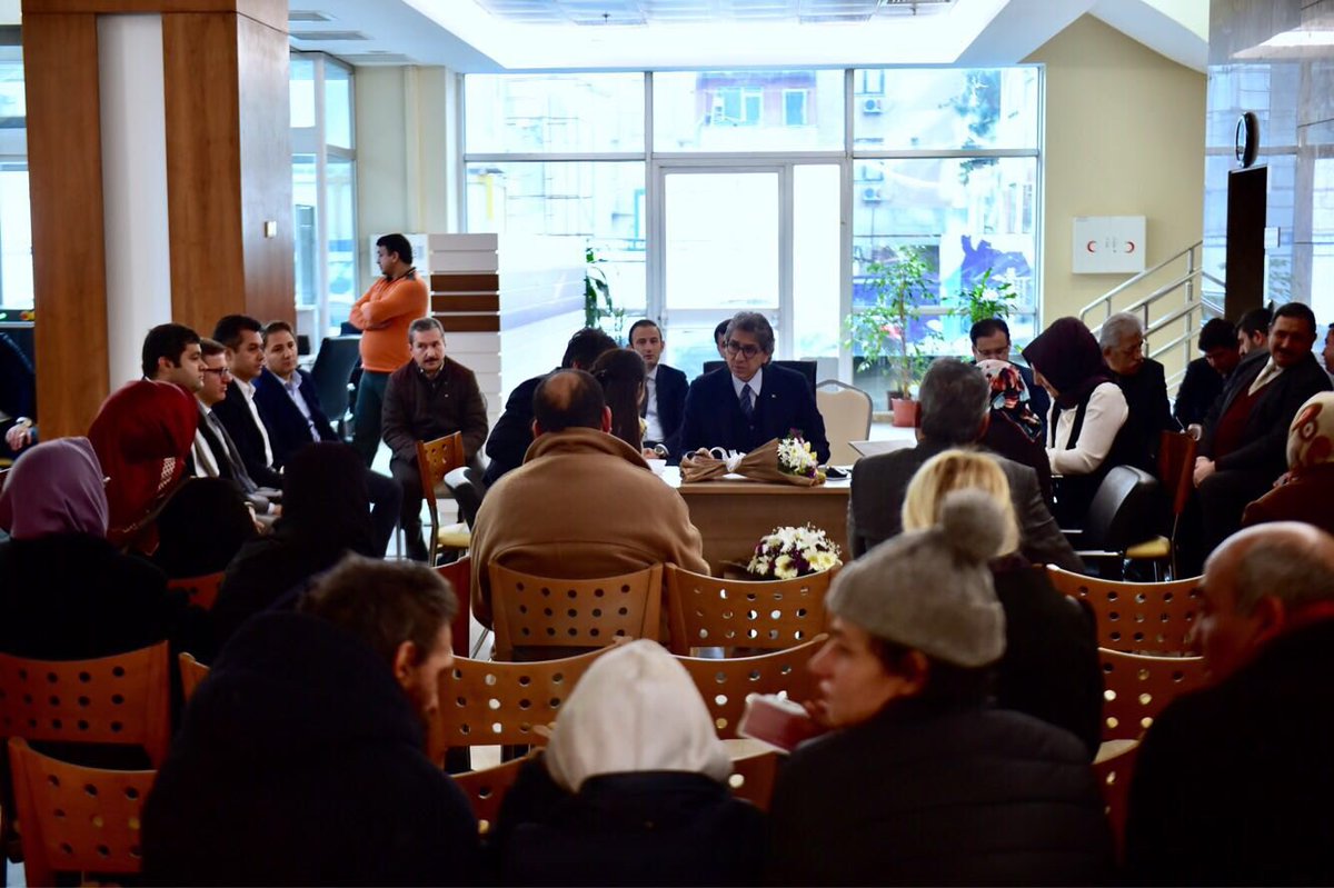 mustafademir's tweet photo. Kıymetli Fatihliler ile düzenli olarak bir araya geldiğimiz Halk Günü programımızı gerçekleştirdik. Vatandaşlarımızın talep ve önerilerini toplantıda hazır bulunan başkan yardımcılarımız ve müdürlerimizin de katılımlarıyla istişare ettik. https://t.co/206UduuCuA
