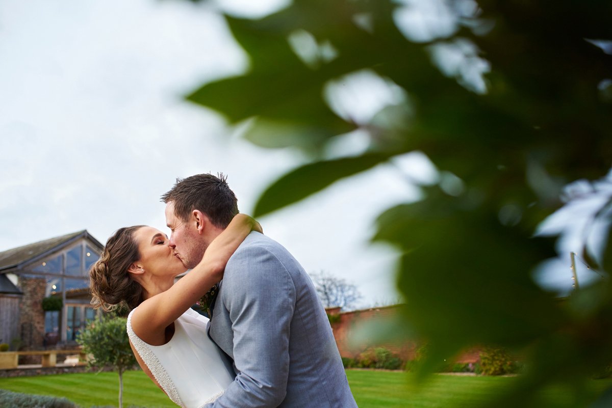 New #wedding on the blog, the absolutely lovely Jess &amp; Dan at Upton Barn <a href="/uptonweddings/">Upton Barn</a> <a href="/sw_venues/">Wed_in_Southwest</a> @wedven <a href="/DWGNaomi/">Devon Wedding Guide</a> <a href="/WEDMAGAZINE/">Wed Magazine</a> #devonwedding willdolphinphotography.co.uk/upton-barn-win…