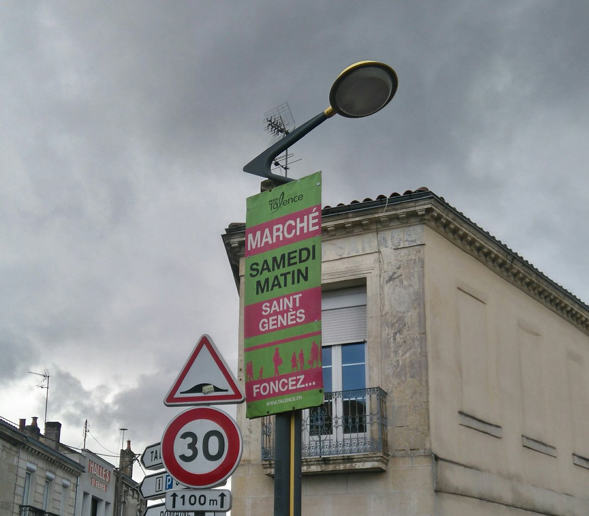 Vincoabi's tweet photo. Tiens la mairie de Talence lance un appel à Daesh https://t.co/9GeVNfgbDB